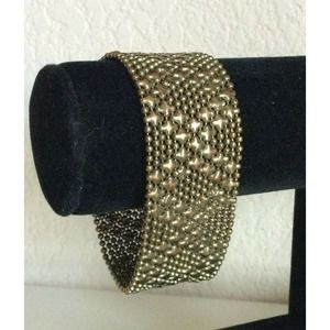 Elegant Gold metal Bracelet